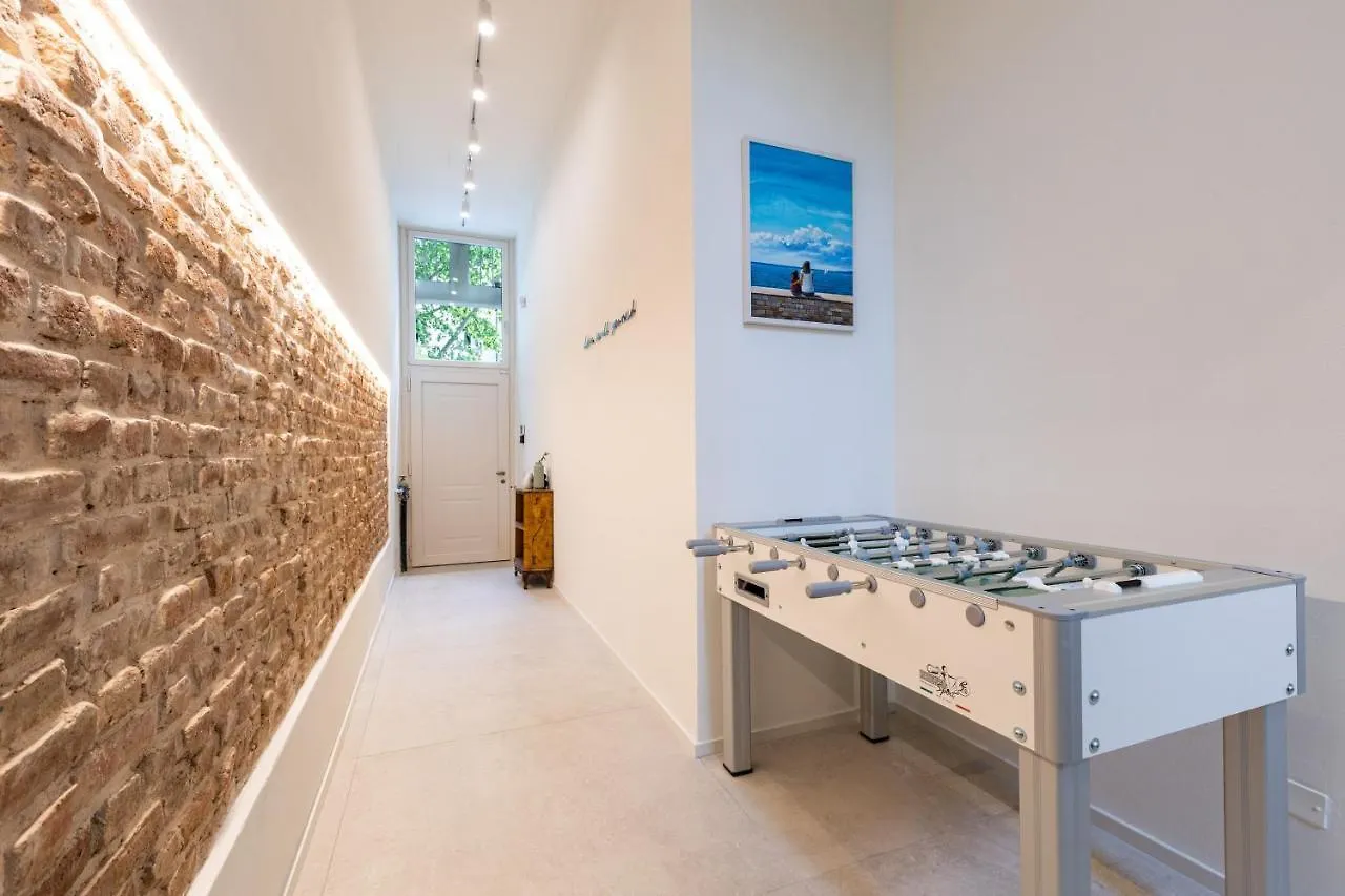 *Villa Olivo*With Private Terrace & Jacuzzi + 3Bedrooms Milano İtalya
